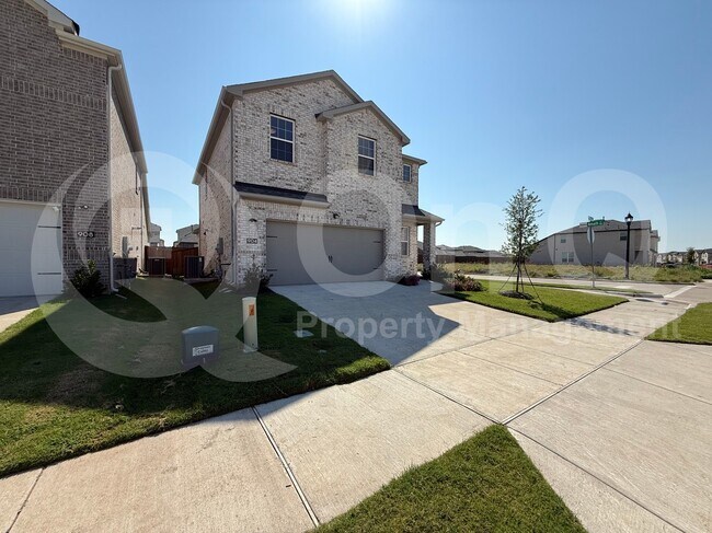 Building Photo - 904 Santa Lucia Dr