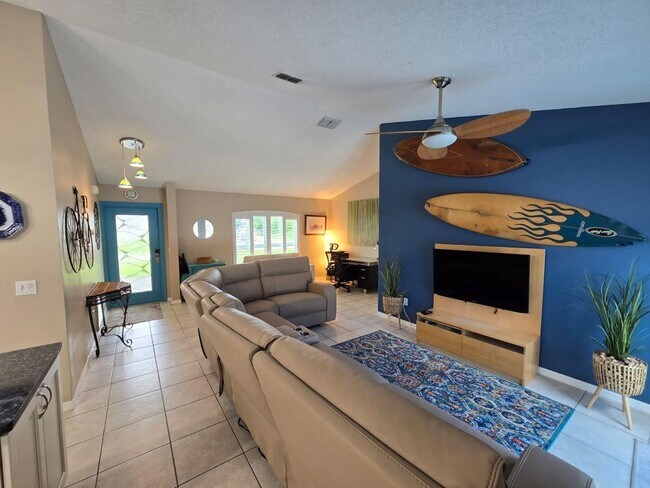 Building Photo - 862 SW Carmelite St