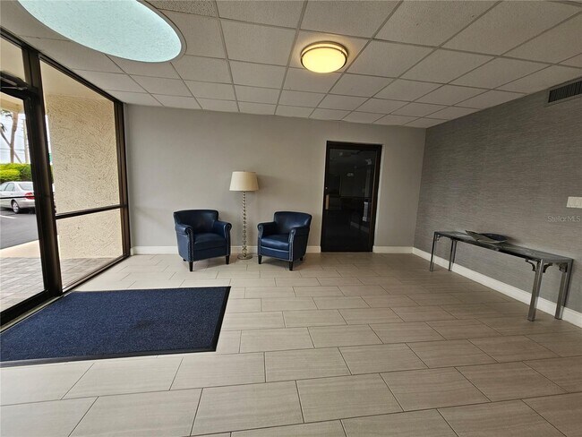 Building Photo - 7100 Sunshine Skyway Ln S