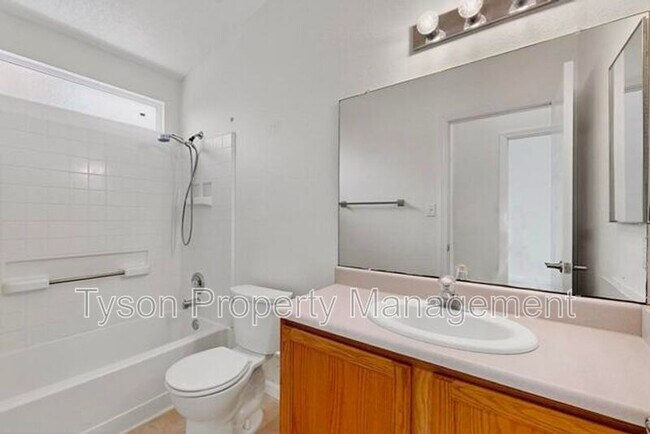 Building Photo - 4740 Jessica Dr NE