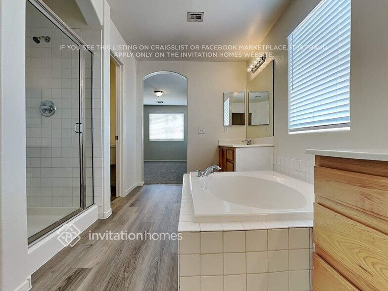 Building Photo - 1637 Rising Pebble Ct