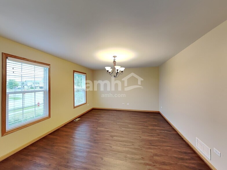 Building Photo - 1305 Bassett Dr