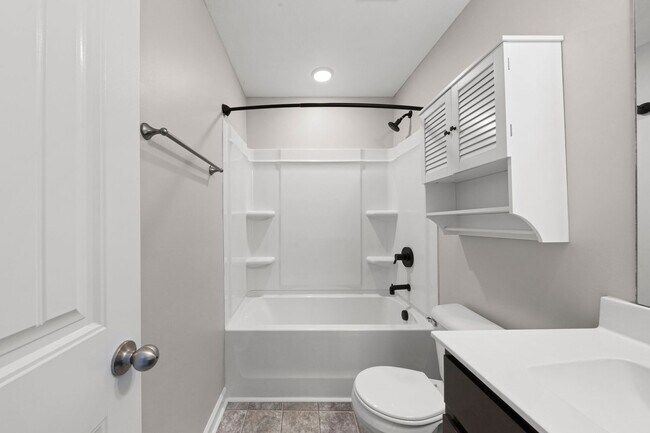 Building Photo - Gorgeous End Unit Townhome for Rent!!
