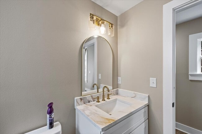 Building Photo - 1724 Winnie St