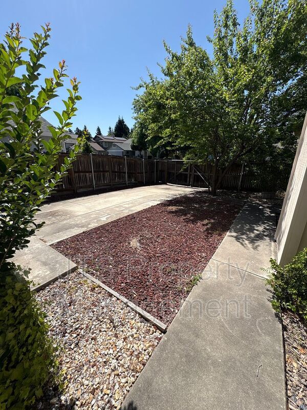 Building Photo - 8987 Paso Robles Way