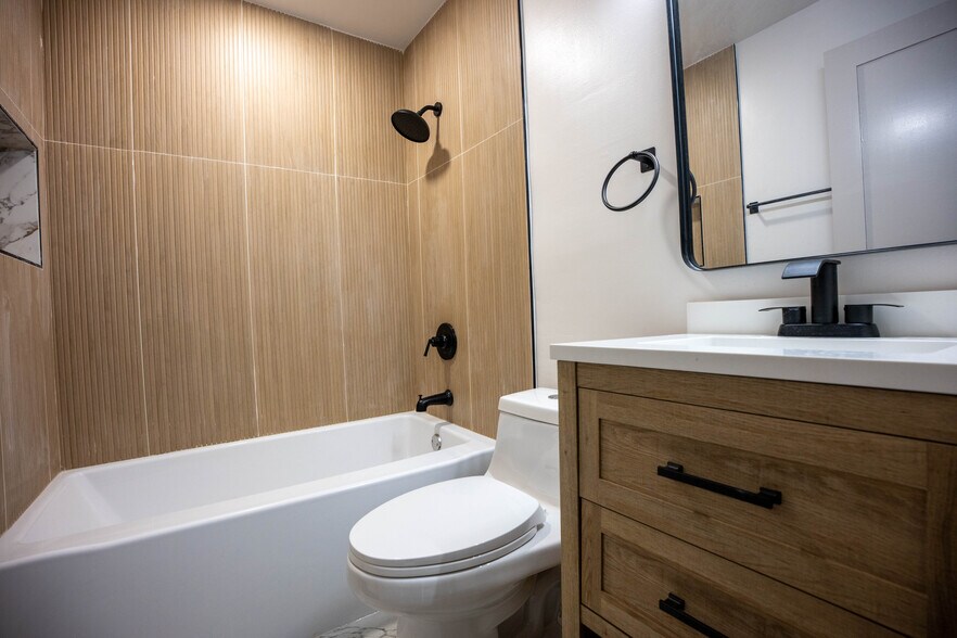 Bathroom - 111 E Garwood Ave