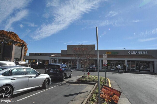 Building Photo - 5900 Surrey Hill Pl