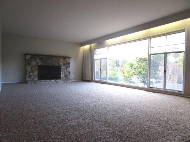 Building Photo - 15500 Del Gado Dr