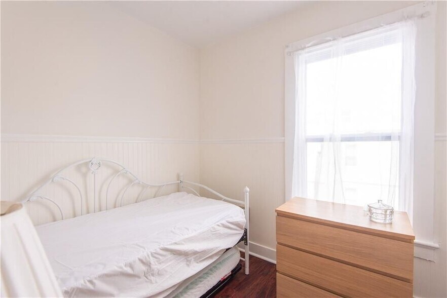 Building Photo - 11 Brewer St