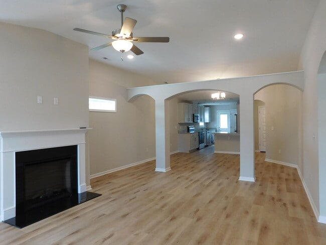 Building Photo - 710 B St