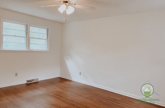 Building Photo - 424 Devonwood Ct