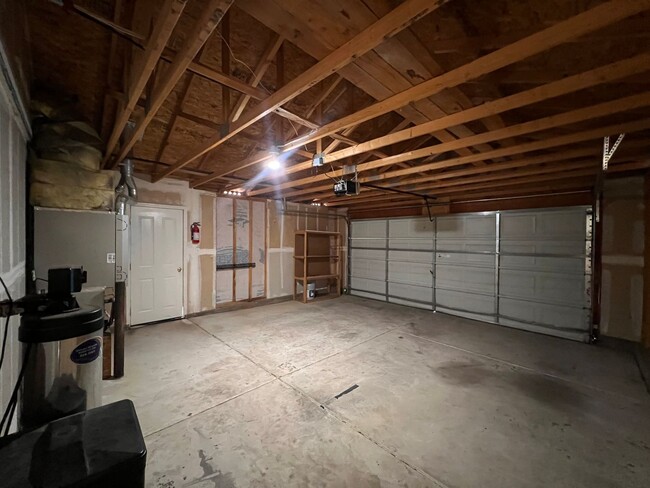 Building Photo - House For Rent in Fernley