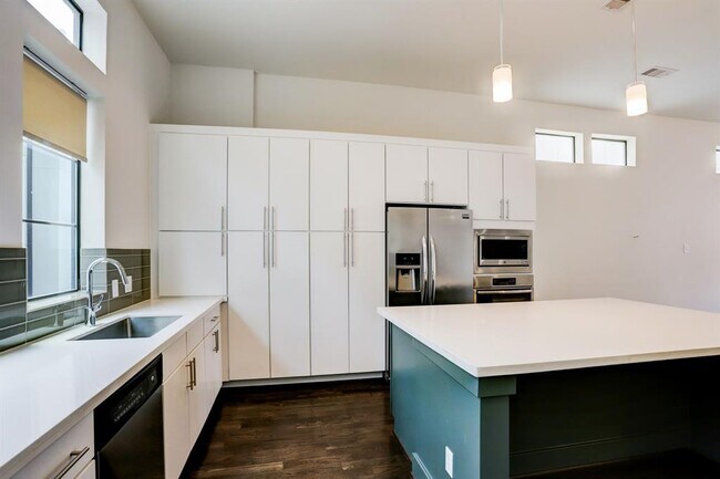 Building Photo - 2106 Colorado St
