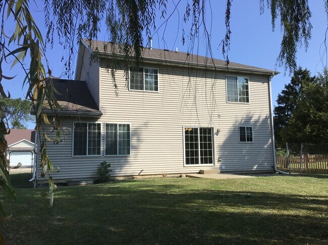 Building Photo - 2917 W Country Club Ave