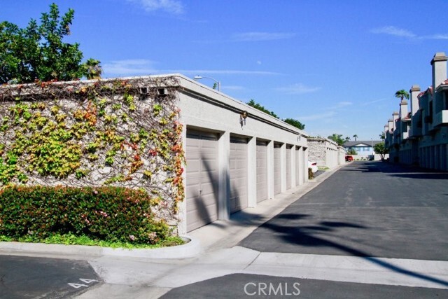 Building Photo - 4872 Tiara Dr