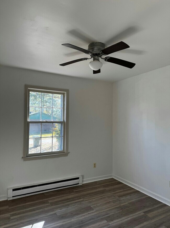 Building Photo - 102 Busbee Ct
