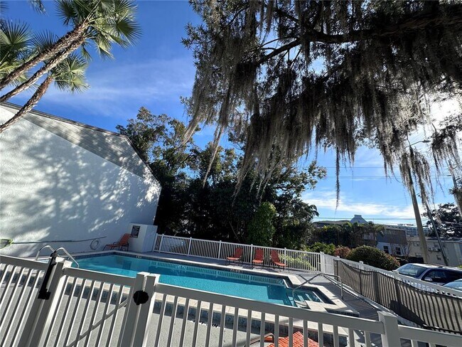 Building Photo - 3109 W Horatio St