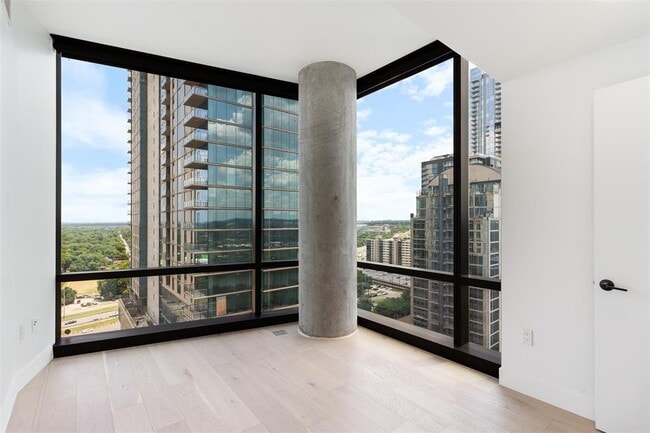 Building Photo - 70 Rainey St
