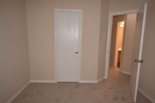 Building Photo - 21399 Forest Colony Dr
