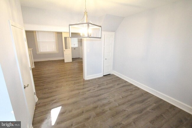 Building Photo - Beautiful Home - Parkside