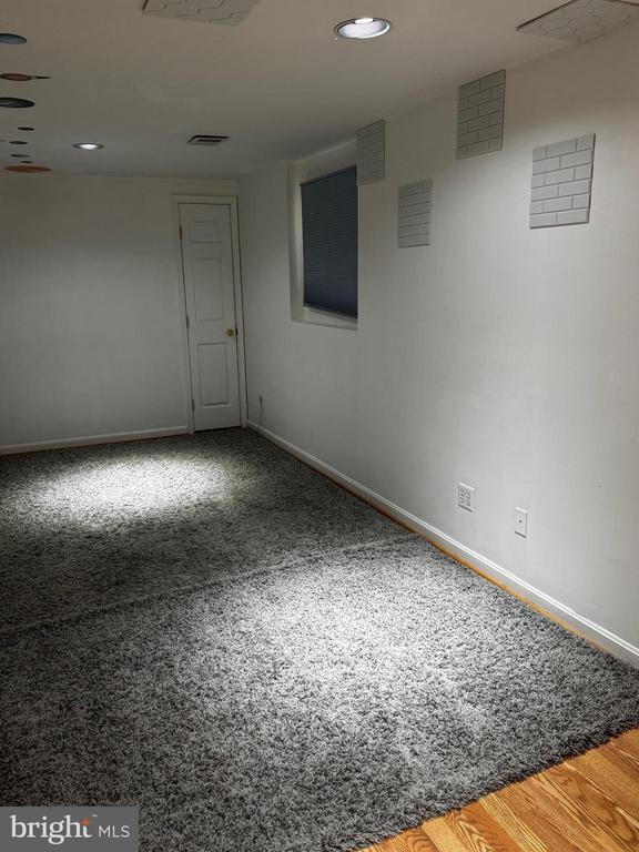 Building Photo - 2133 Hallmark Dr