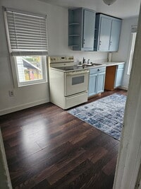 Building Photo - 512 Cemetery St