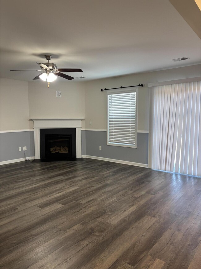 Building Photo - 335 Niblick Dr