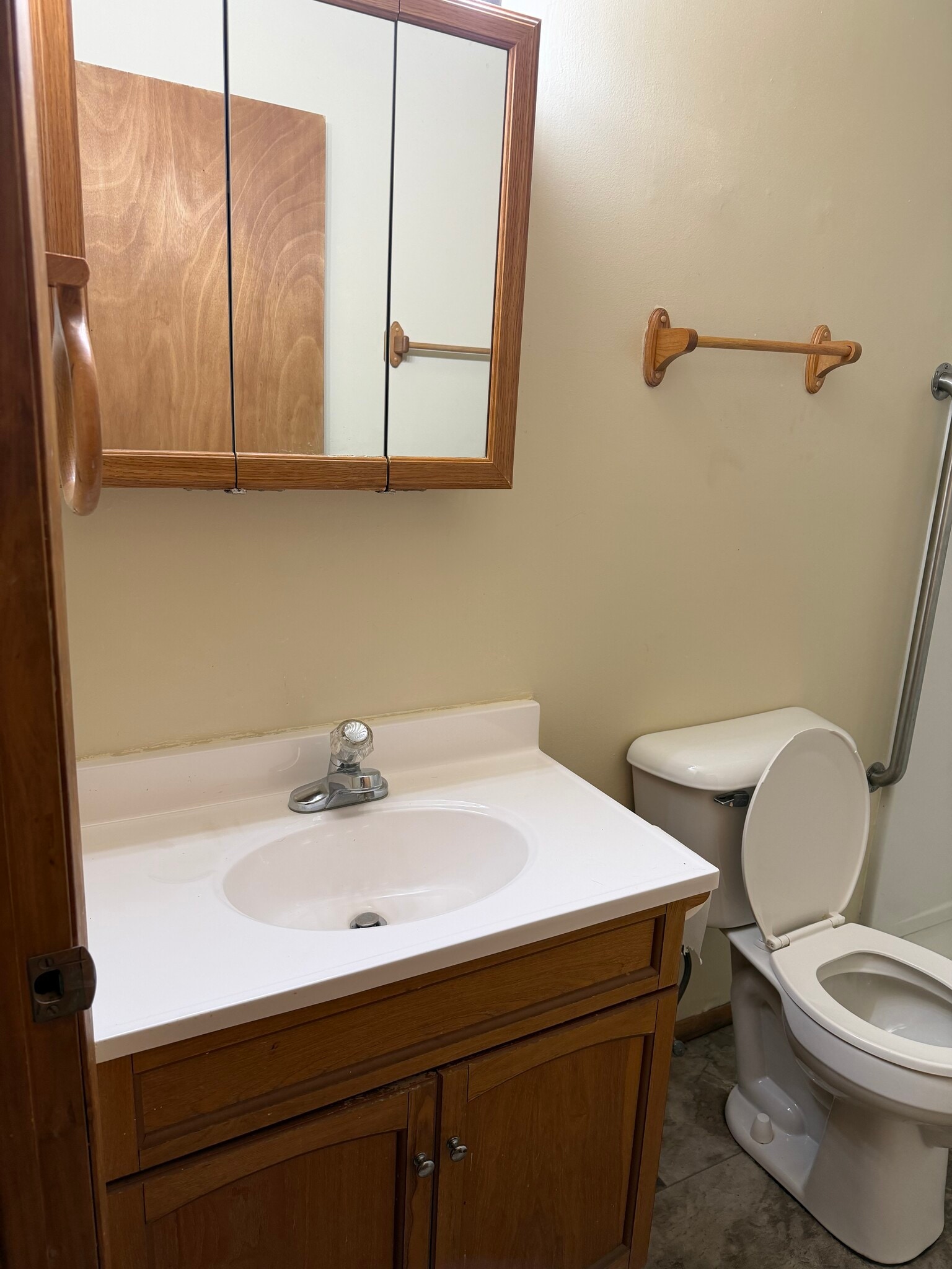 Building Photo - 2203 1/2 Lantern Hill Dr