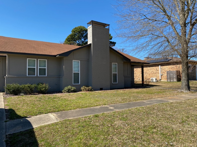 Building Photo - 4903 Sanderson Ln