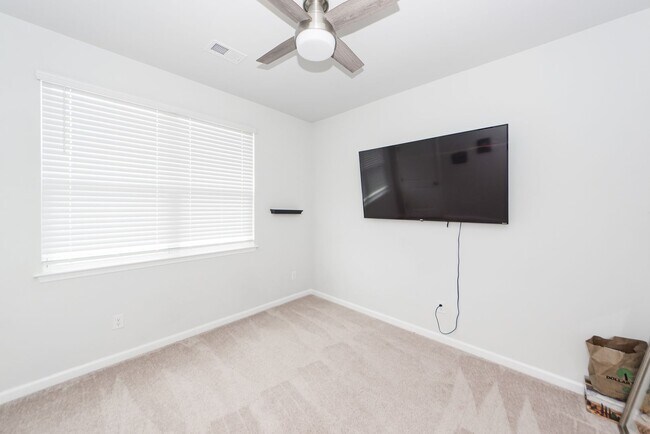 Building Photo - 4 Bedroom 2 Bath Home in French Quarter Creek - Huger