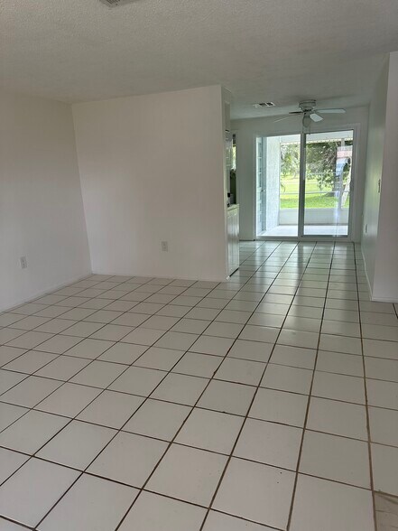 Building Photo - 191 Golf Club Ln