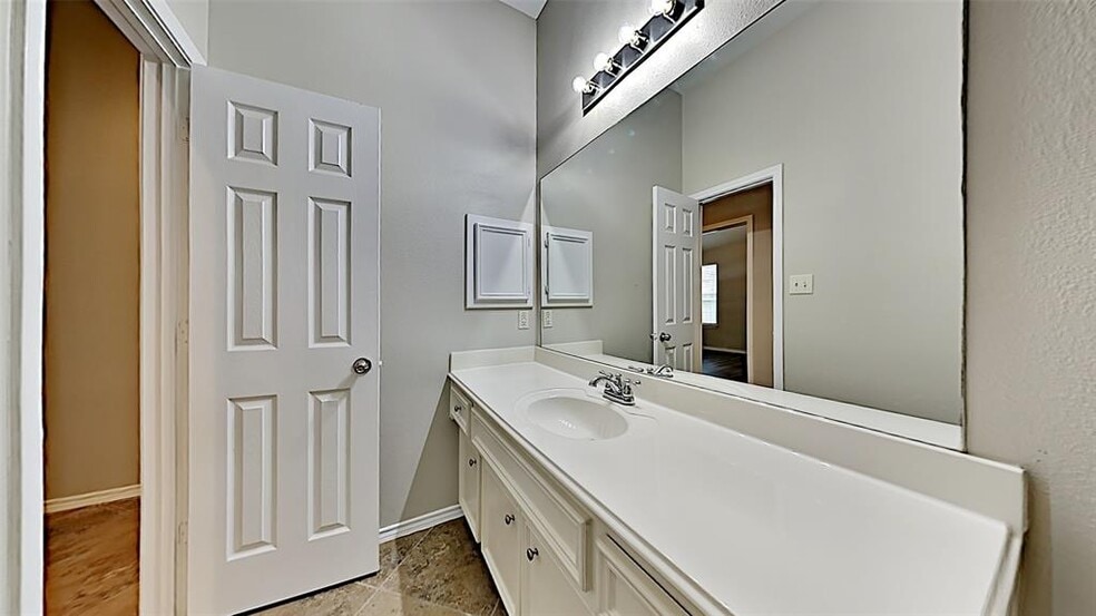 2nd Bath - 5623 Wagon Wheel Ln