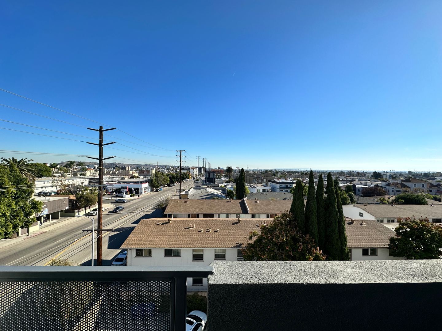 Building Photo - 3355 Overland Ave