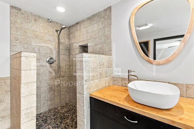 Building Photo - 2404 Gabriel View Dr