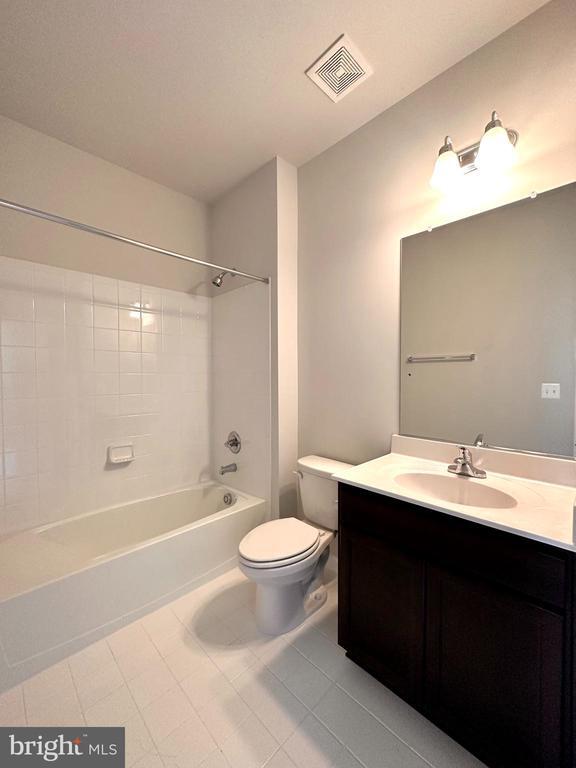 Building Photo - 526 Parkland Dr