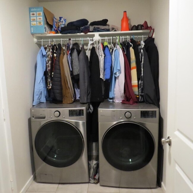 Building Photo - 1303 Terra Cotta St