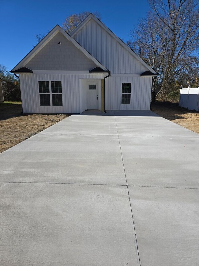 Building Photo - 3 BED, 2 BATH NEWLY CONSTRUCTED HOME