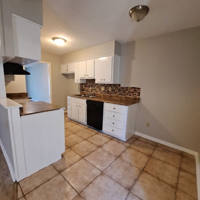 Building Photo - Welcome to 5252 Scottsdale!