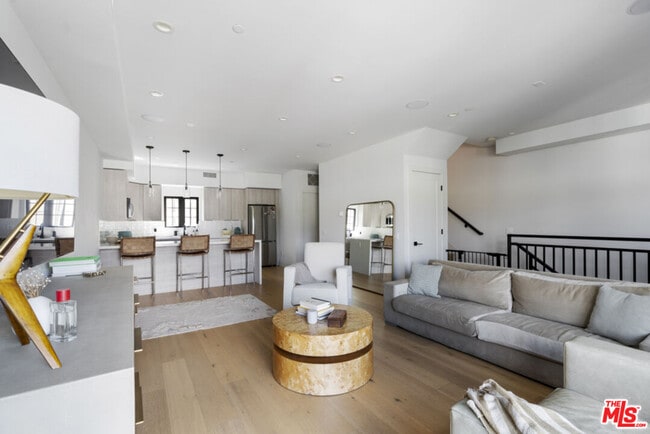 Building Photo - 738 Parkman Ave