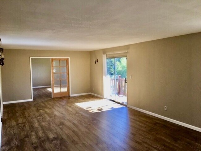 Building Photo - 4 Bedroom 3 bath Home In Rolando Village