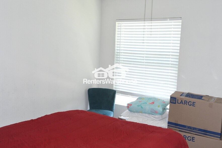 Building Photo - 1970 N Hartford St