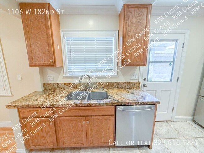 Building Photo - 1106 W 182nd St