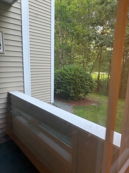 Building Photo - 6 Crestview Cir