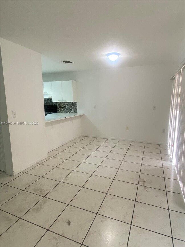 Building Photo - 6245 SW Kendale Lakes Cir