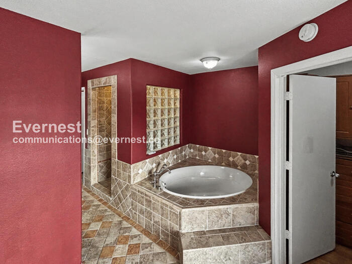 Building Photo - 6232 Carl Ave