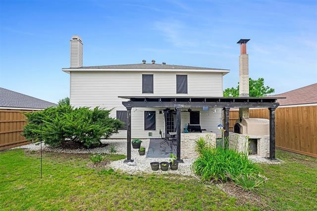 Building Photo - 2345 Maple Dr