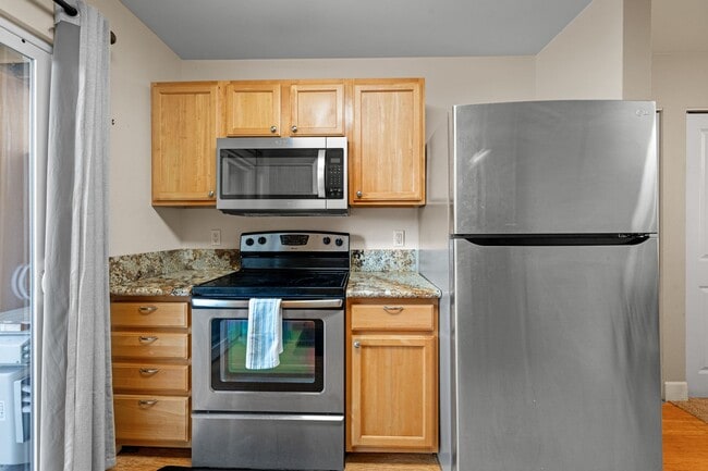 Building Photo - 2 Bed / 2 Bath Bridge-Level Condo with Ocean View & 2 parking stalls