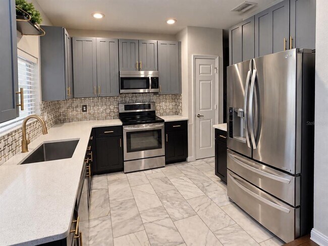 Building Photo - 30039 Mossbank Dr