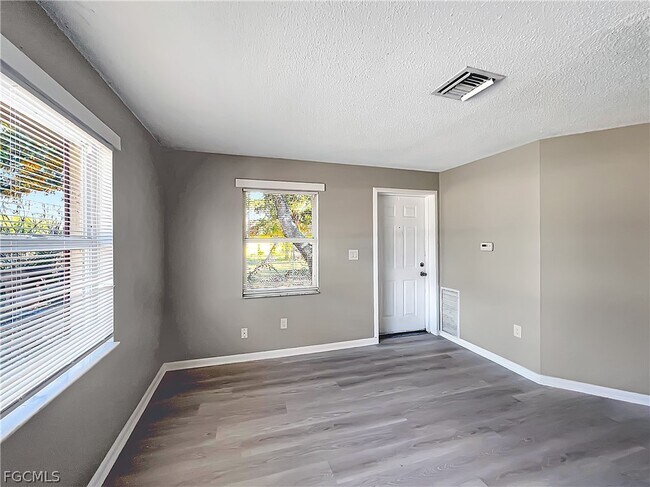 Building Photo - 13037 First St