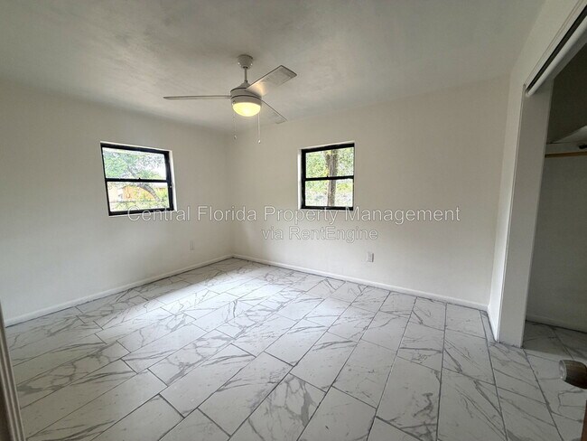 Building Photo - 1624 Ferndell Rd